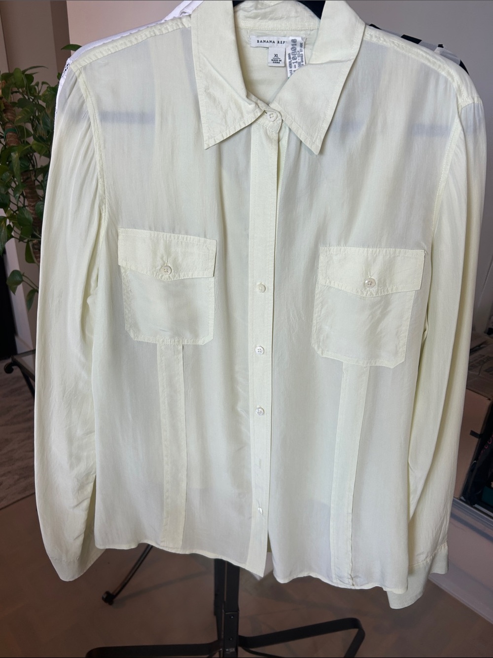 Banana Republic silk safari style Pale celery Button-Dress Shirt& matching tank
